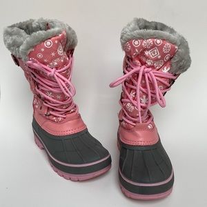 Dream Pairs pink snow boots for girls size 1. Used but remains in mint condition